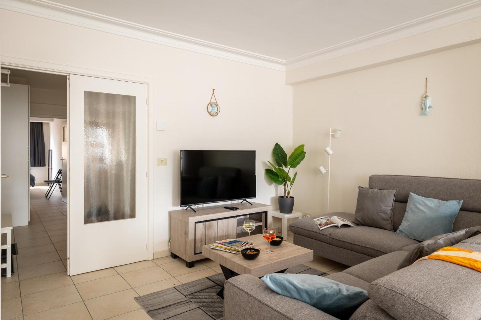 Weloveoostende - Newly Renovated Large Apartment 150M From The Beach - Including Bed Sheets And Final Clea-Ning Esterno foto